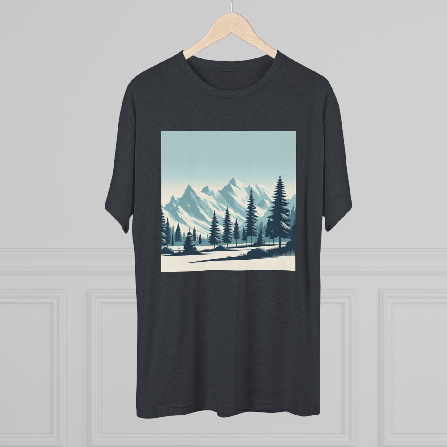 冒険が待っているユニセックストライブレンドクルーTシャツ – スノーウィーマウンテントップス＆パインツリーデザイン