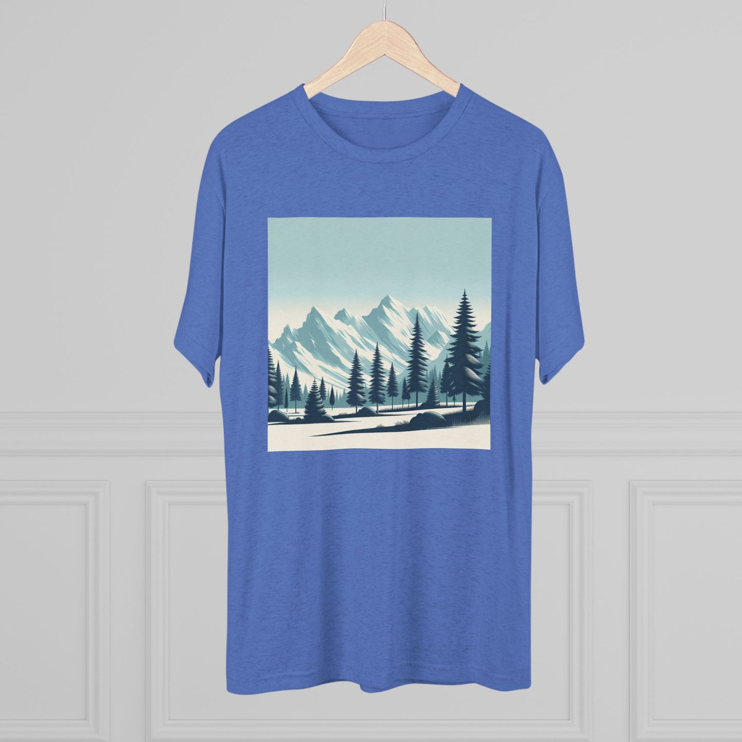 冒険が待っているユニセックストライブレンドクルーTシャツ – スノーウィーマウンテントップス＆パインツリーデザイン