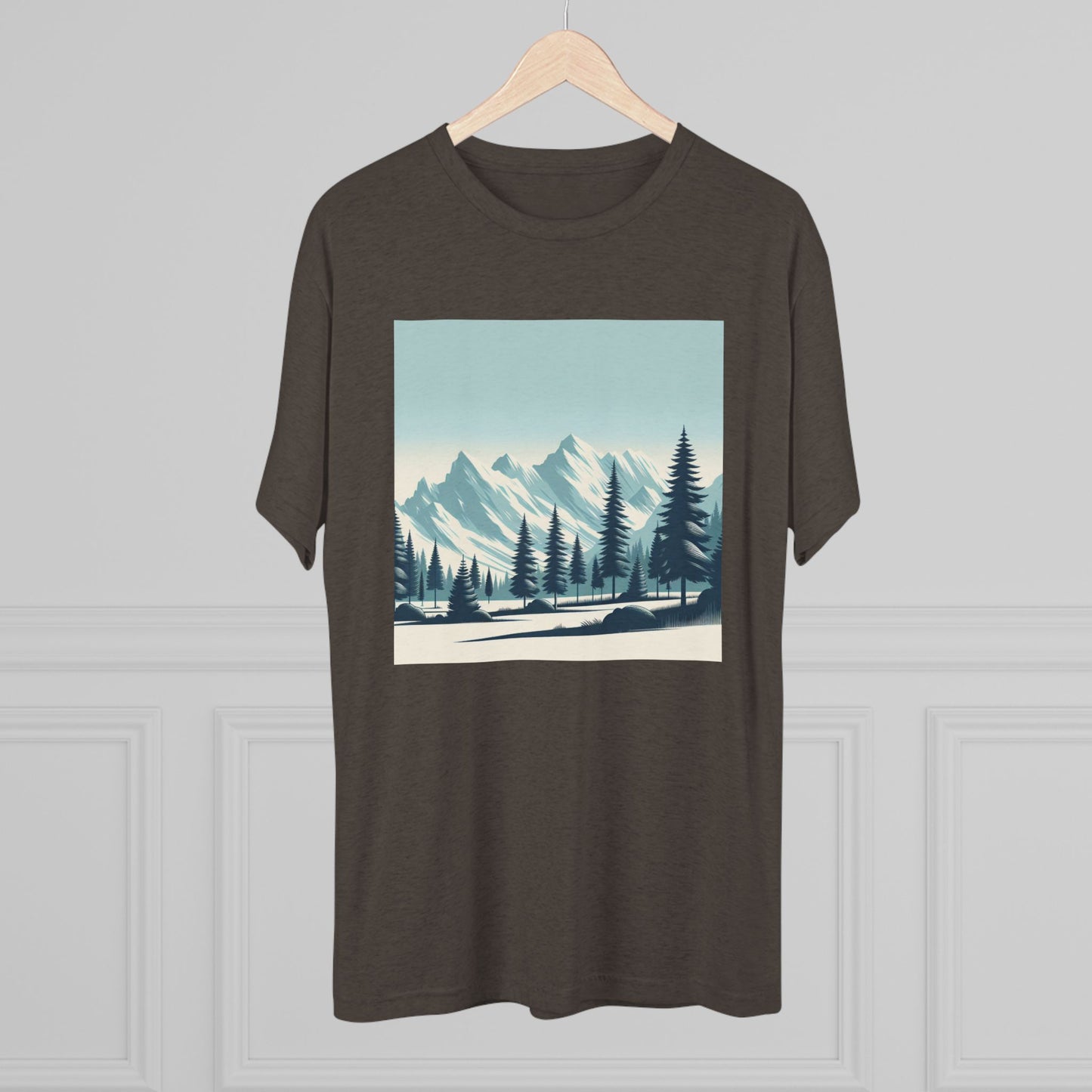 冒険が待っているユニセックストライブレンドクルーTシャツ – スノーウィーマウンテントップス＆パインツリーデザイン