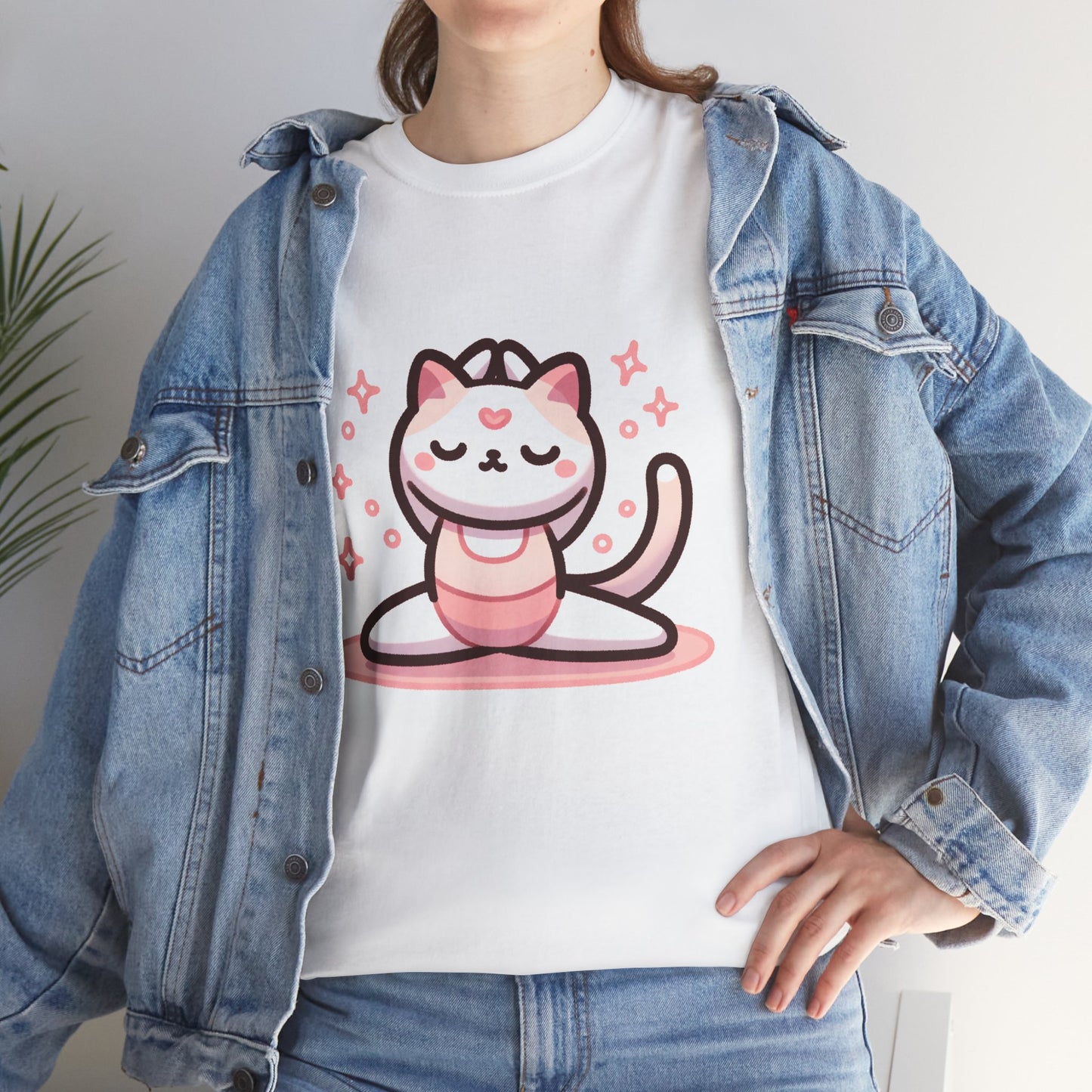 優雅な動き: ピンクのヨガ&amp;バレエ猫ユニセックスTシャツ