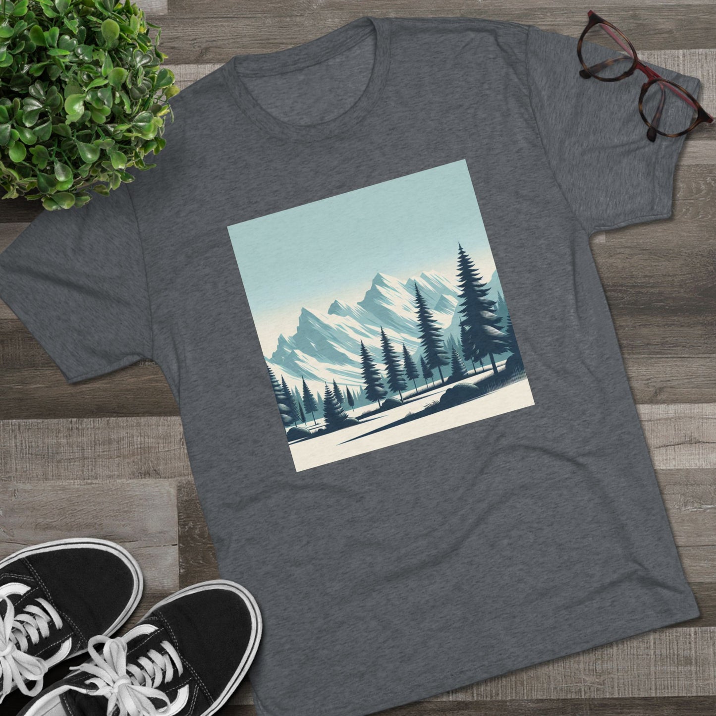 冒険が待っているユニセックストライブレンドクルーTシャツ – スノーウィーマウンテントップス＆パインツリーデザイン