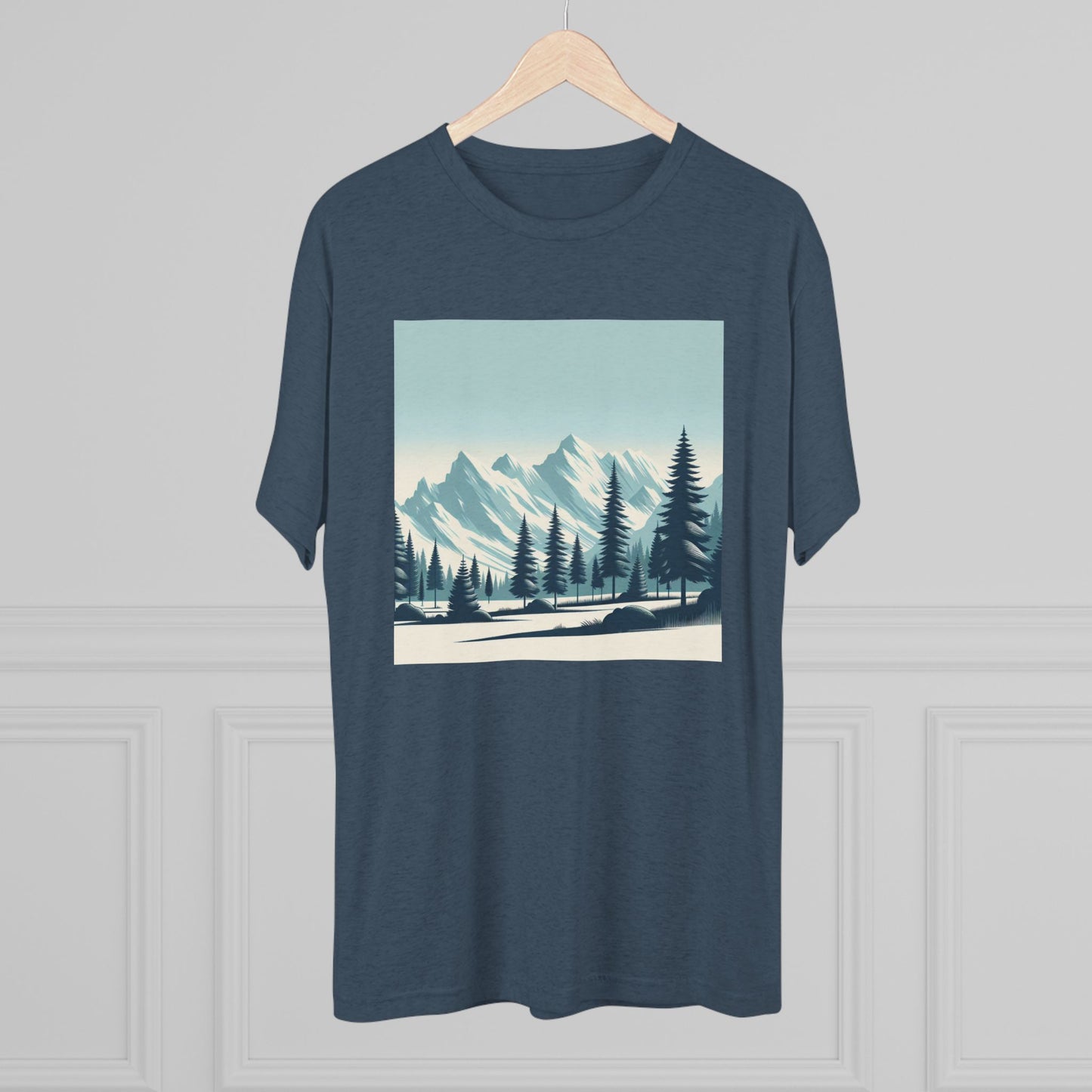 冒険が待っているユニセックストライブレンドクルーTシャツ – スノーウィーマウンテントップス＆パインツリーデザイン